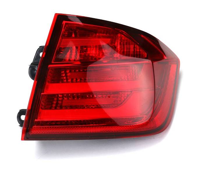 BMW Tail Light Assembly – Passenger Side Outer (NSF) 63217313040 – TYC 116475001