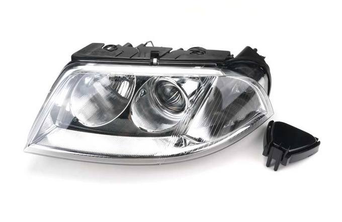 VW Headlight Assembly – Driver Side (Halogen) (NSF) 3B0941015AQ – TYC 206244001