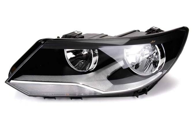 VW Headlight Assembly – Driver Side (Halogen) (NSF) 5N0941005C – TYC 209582001