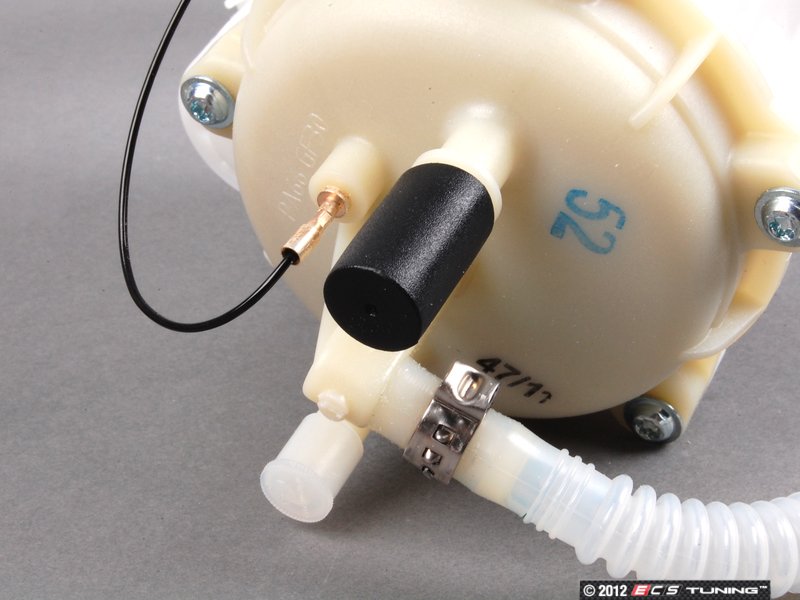 Fuel Tank Flange With Integrated Fuel Filter