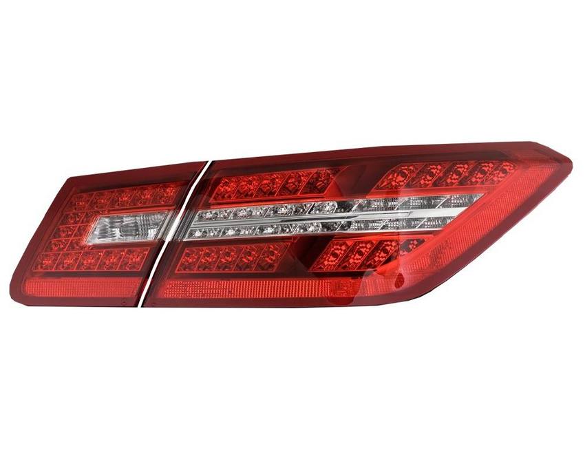 Mercedes Tail Light Set – Passenger Side Inner and Outer (LED) 2079060458 – ULO 2858346KIT