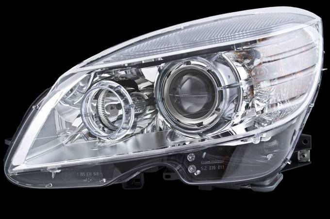 Mercedes Headlight Assembly – Driver Side (Xenon) 2048203139 – Hella 354422211