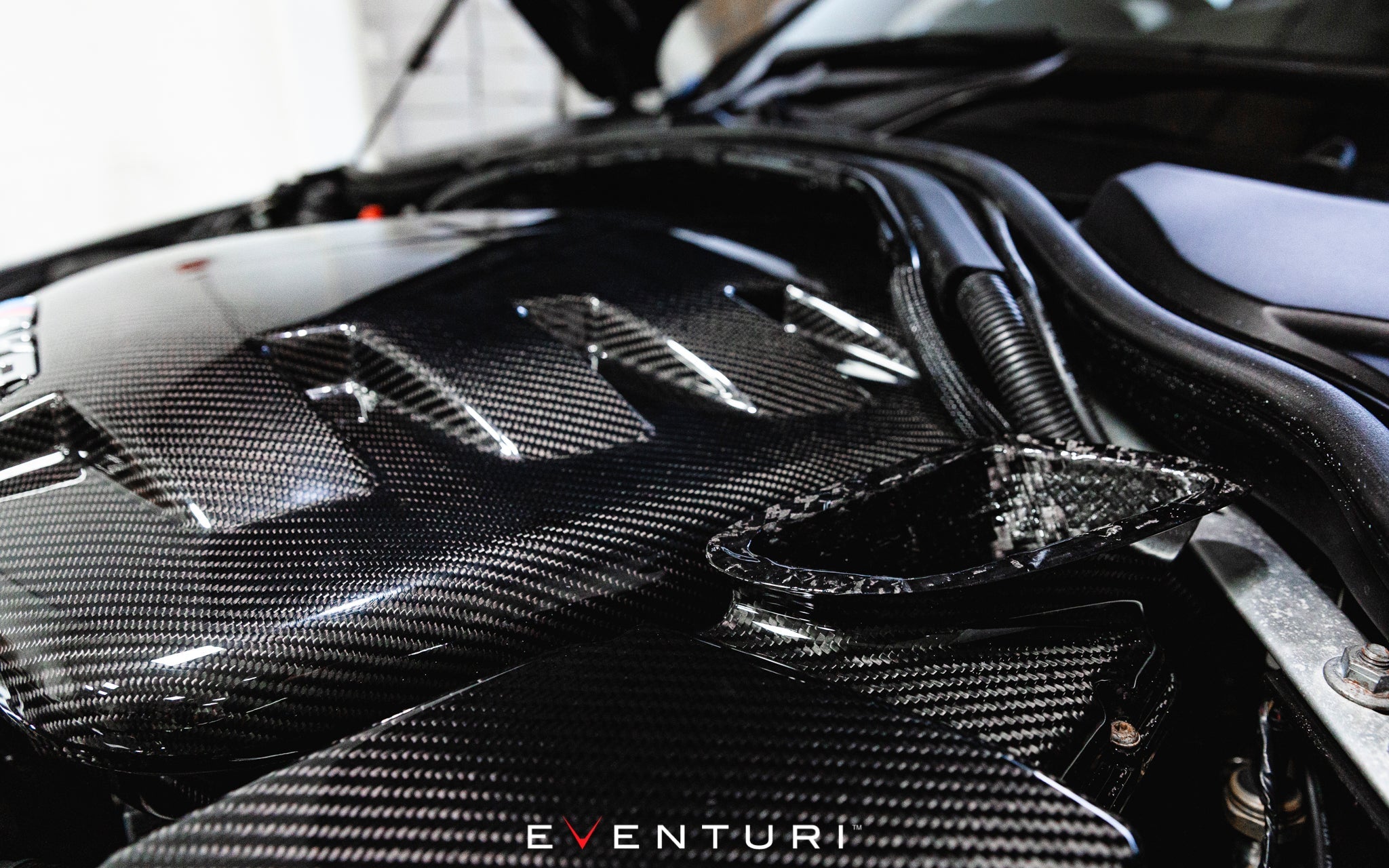 Eventuri BMW E9X M3 (S65) Black Carbon Inlet Plenum - Gloss