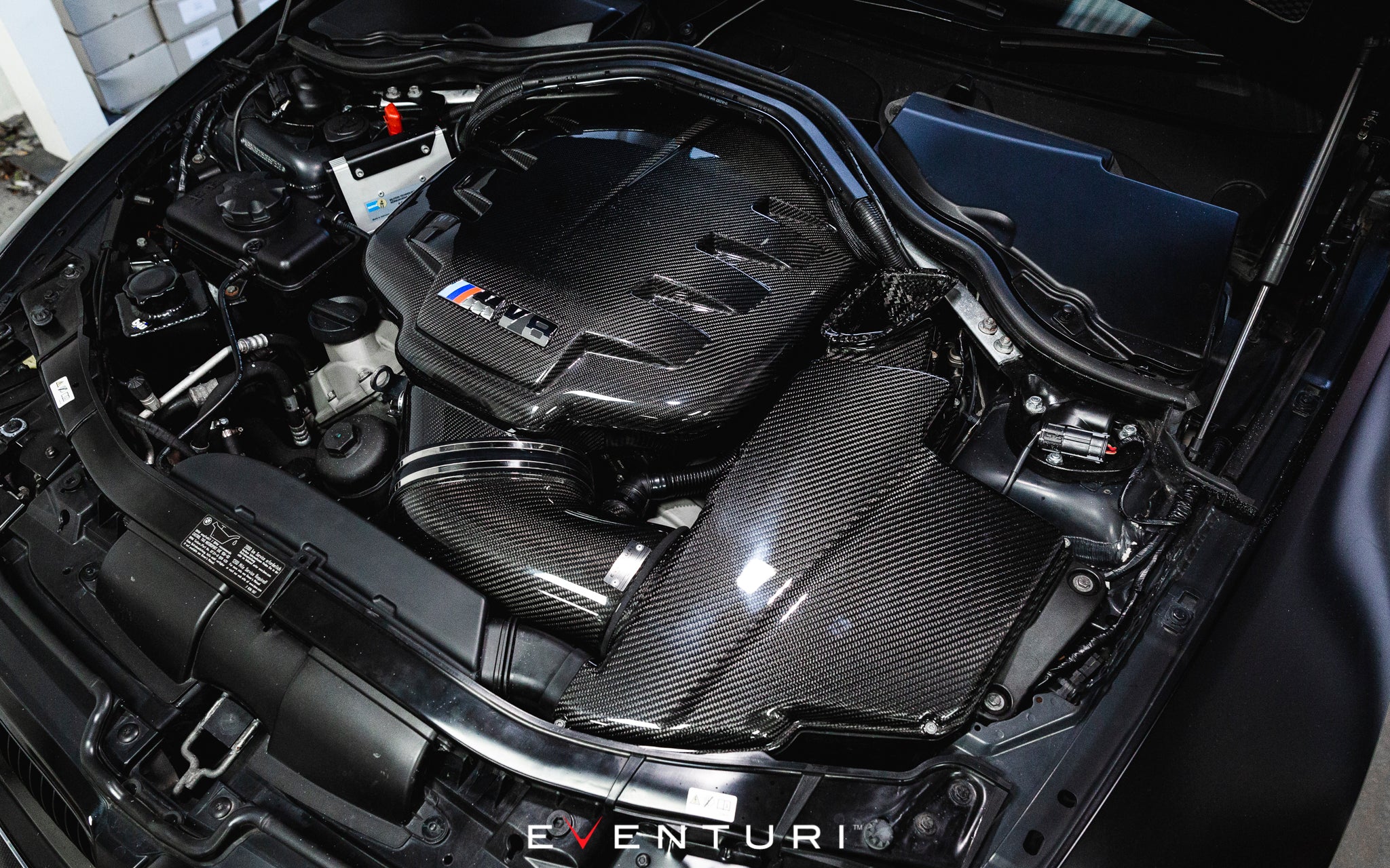 Eventuri BMW E9X M3 (S65) Black Carbon Inlet Plenum - Gloss