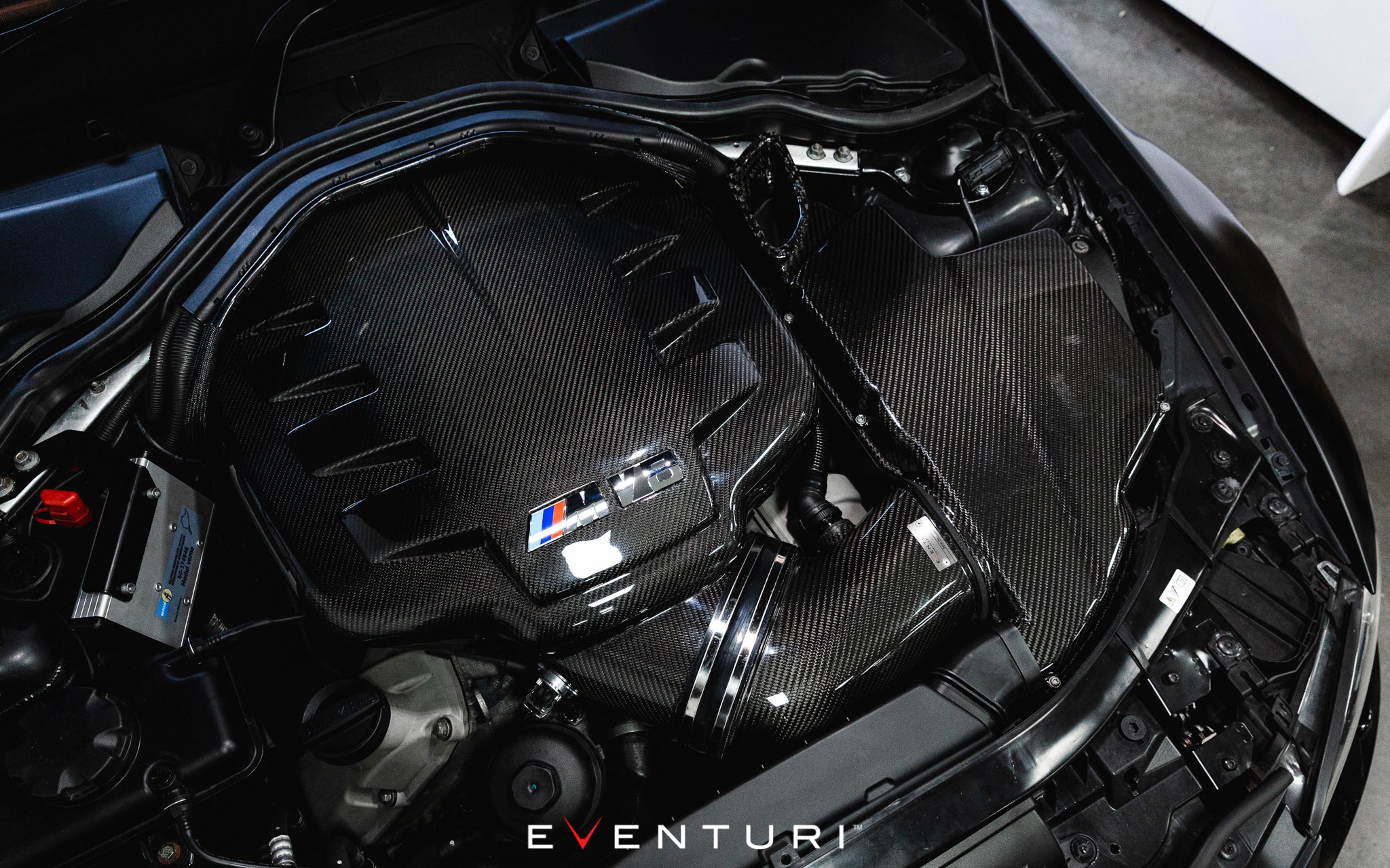 Eventuri BMW E9X M3 (S65) Black Carbon Inlet Plenum - Gloss