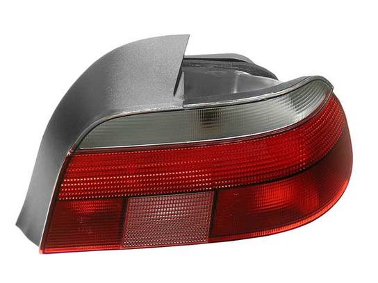 Tail Light Assembly – Passenger Side (w/ Clear Turnsignal Lens)