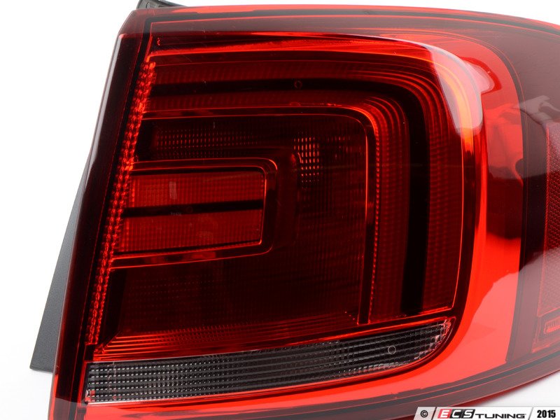 Outer LED Tail Light Assembly - Right