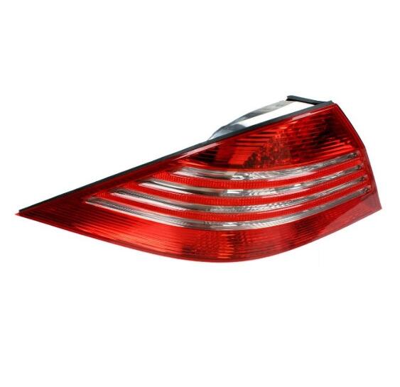 Mercedes Tail Light Assembly – Driver Side 2208201966 – ULO 729801