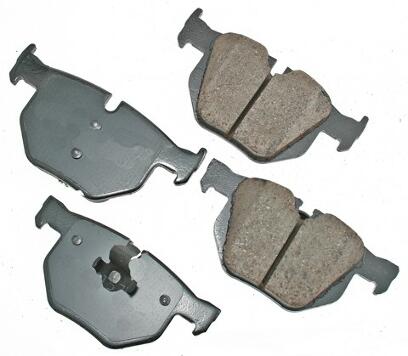 BMW Disc Brake Pad Set – Rear (Ceramic) (EURO) 34216784135 – Akebono Euro Ultra-Premium EUR1042