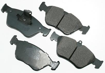 SAAB Disc Brake Pad Set – Front 4646899 – Akebono Euro Ultra-Premium EUR644