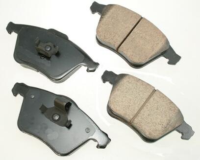 SAAB Volvo Disc Brake Pad Set – Front 31212184 – Akebono Euro Ultra-Premium EUR915A