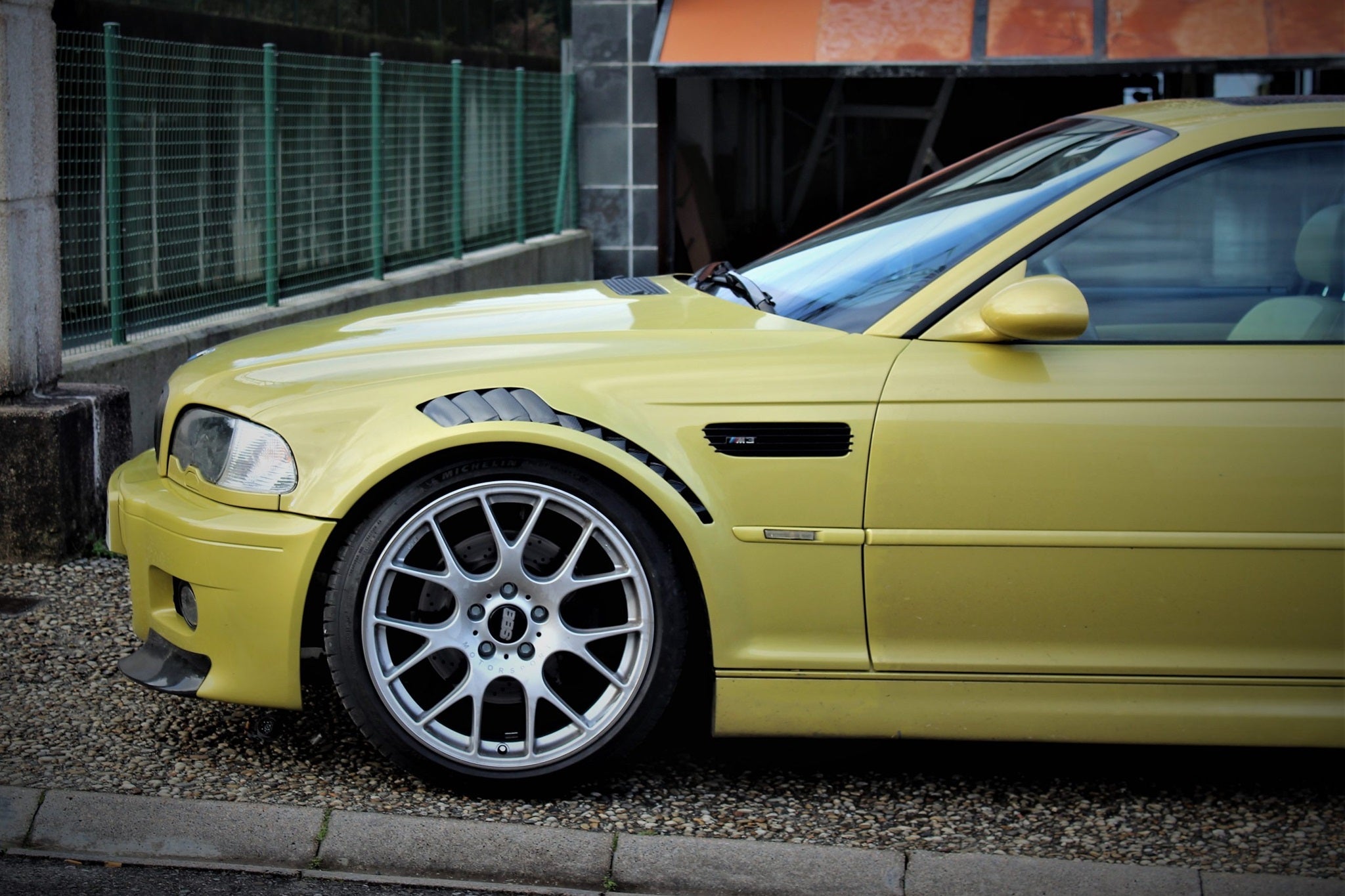 Karbonius E46 M3 Carbon Vented Fender Set