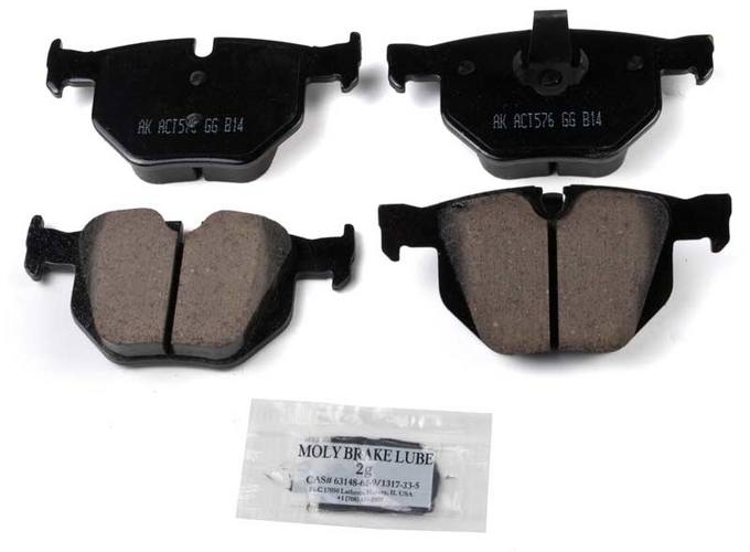 BMW Disc Brake Pad Set – Rear (Ceramic) (EURO) 34216784135 – Akebono Euro Ultra-Premium EUR1042