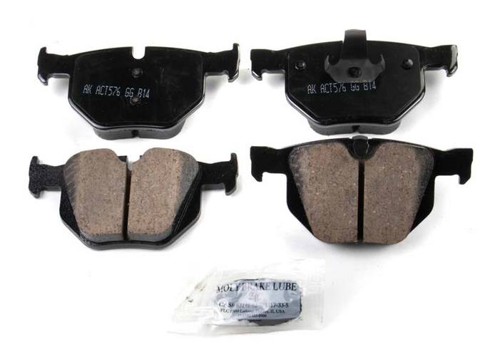 BMW Disc Brake Pad Set – Rear (Ceramic) (EURO) 34216868497 – Akebono Euro Ultra-Premium EUR1042A