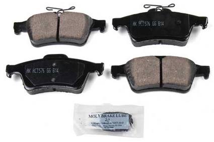 Jaguar SAAB Disc Brake Pad Set – Rear (Ceramic) (EURO) 31341331 – Akebono Euro Ultra-Premium EUR1095