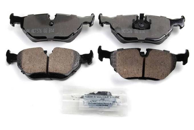 BMW Disc Brake Pad Set – Rear 34211162536 – Akebono Euro Ultra-Premium EUR396A