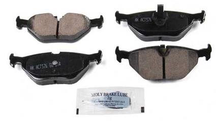 BMW SAAB Disc Brake Pad Set – Rear (Ceramic) (EURO) 5058110 – Akebono Euro Ultra-Premium EUR763