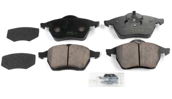 SAAB Disc Brake Pad Set – Front 99900005 – Akebono Euro Ultra-Premium EUR800