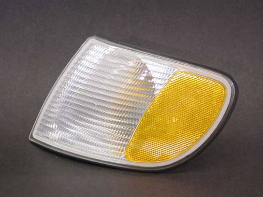 Audi Turnsignal Light Lens – Driver Side 4A0953049E – Hella H93833011