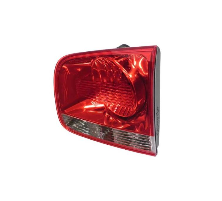 VW Tail Light Assembly – Passenger Side Inner 7L6945094R – Magneti Marelli LLD931