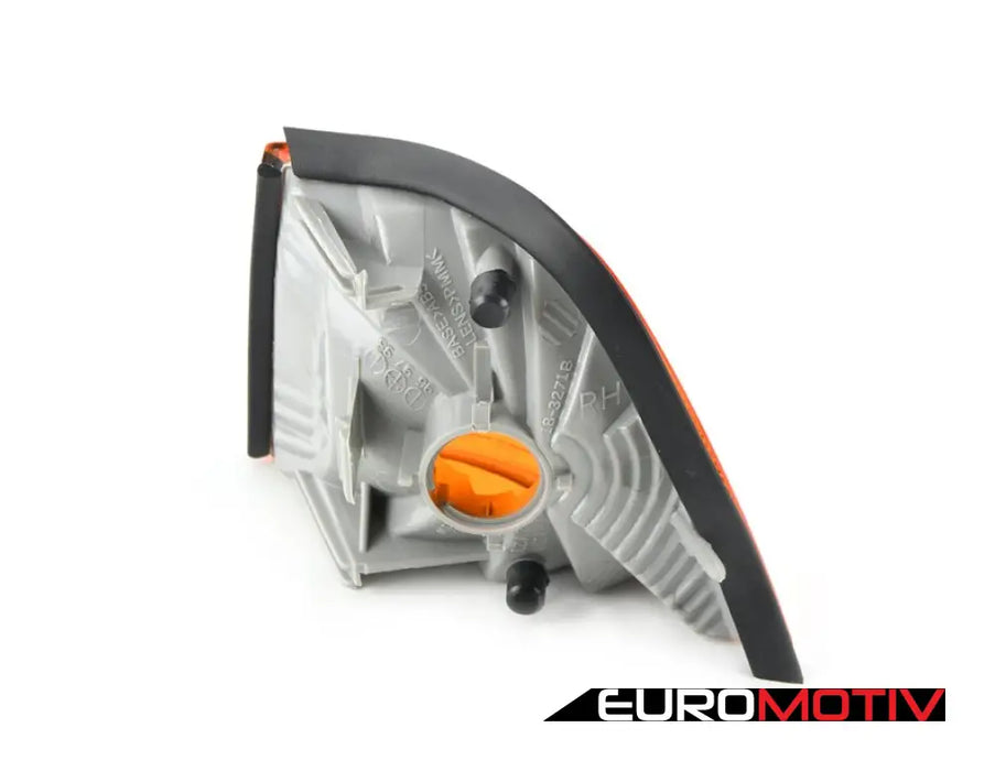 E36 Front Turn Signal Assembly - Right