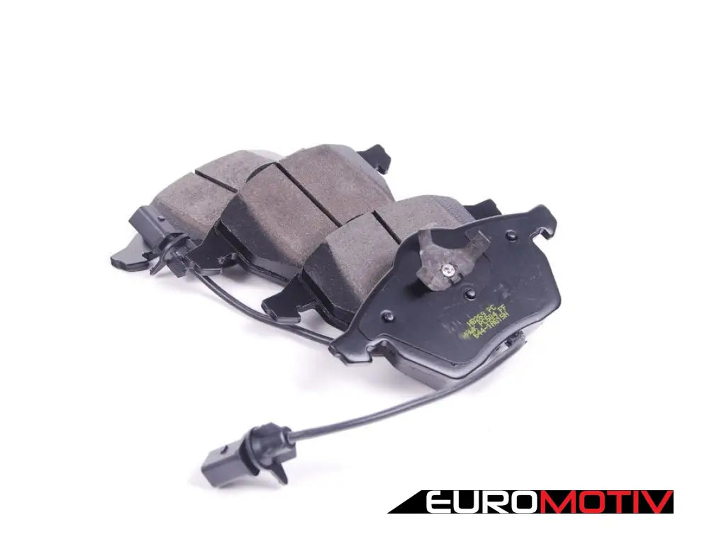 Front Performance Ceramic Brake Pad Set