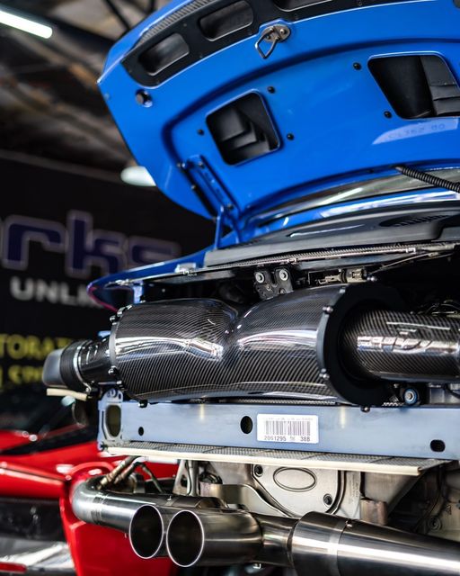 Intake Kit: Dual Reverse Cone Airbox, 93mm Throttle Body, Dundon Center Plenum (991.2 GT3RS)