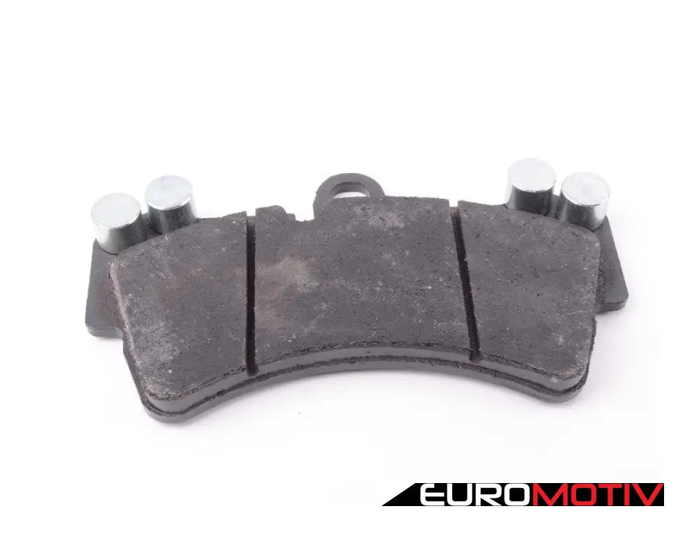 Low-Metallic Front Brake Pad Set