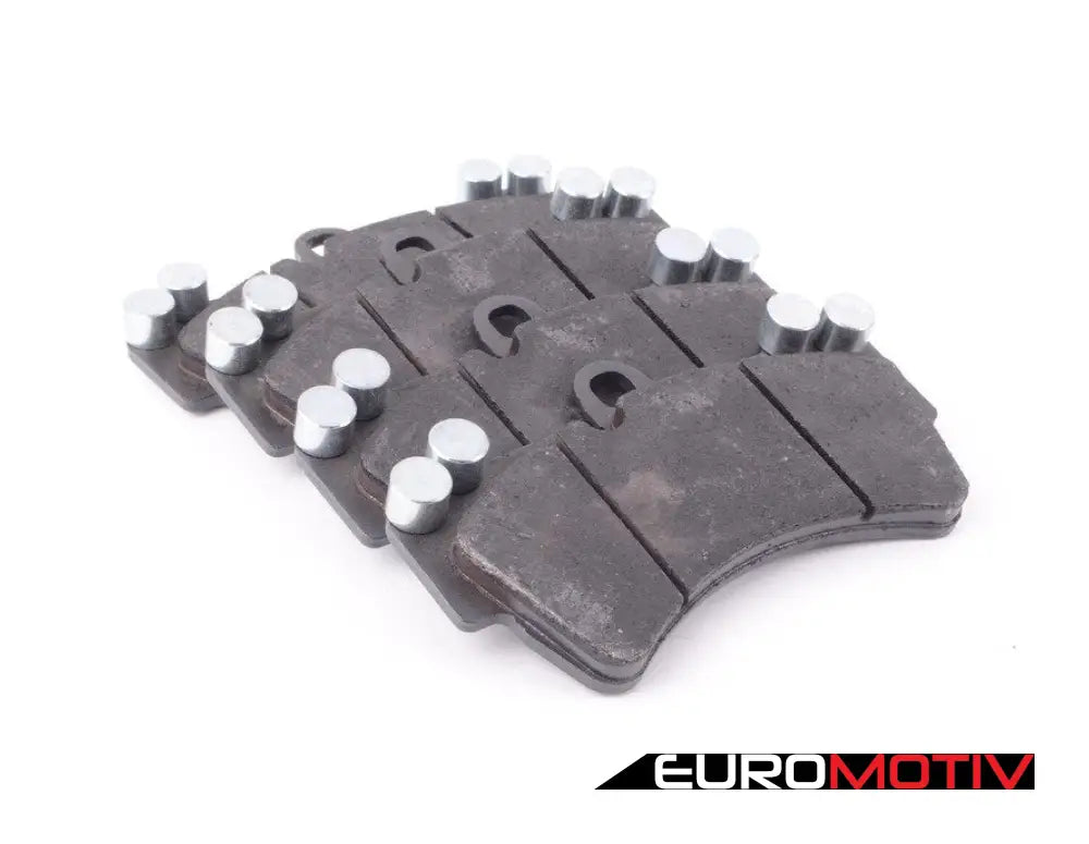 Low-Metallic Front Brake Pad Set