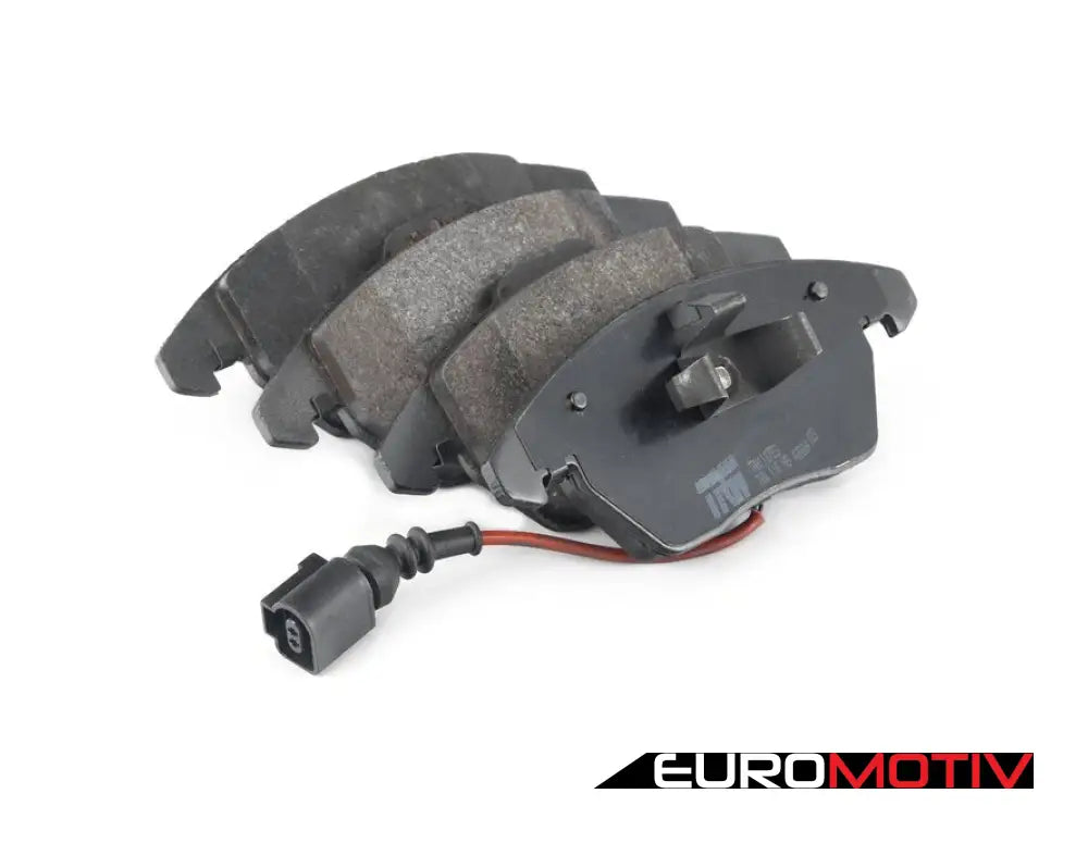 Low-Metallic Front Brake Pad Set