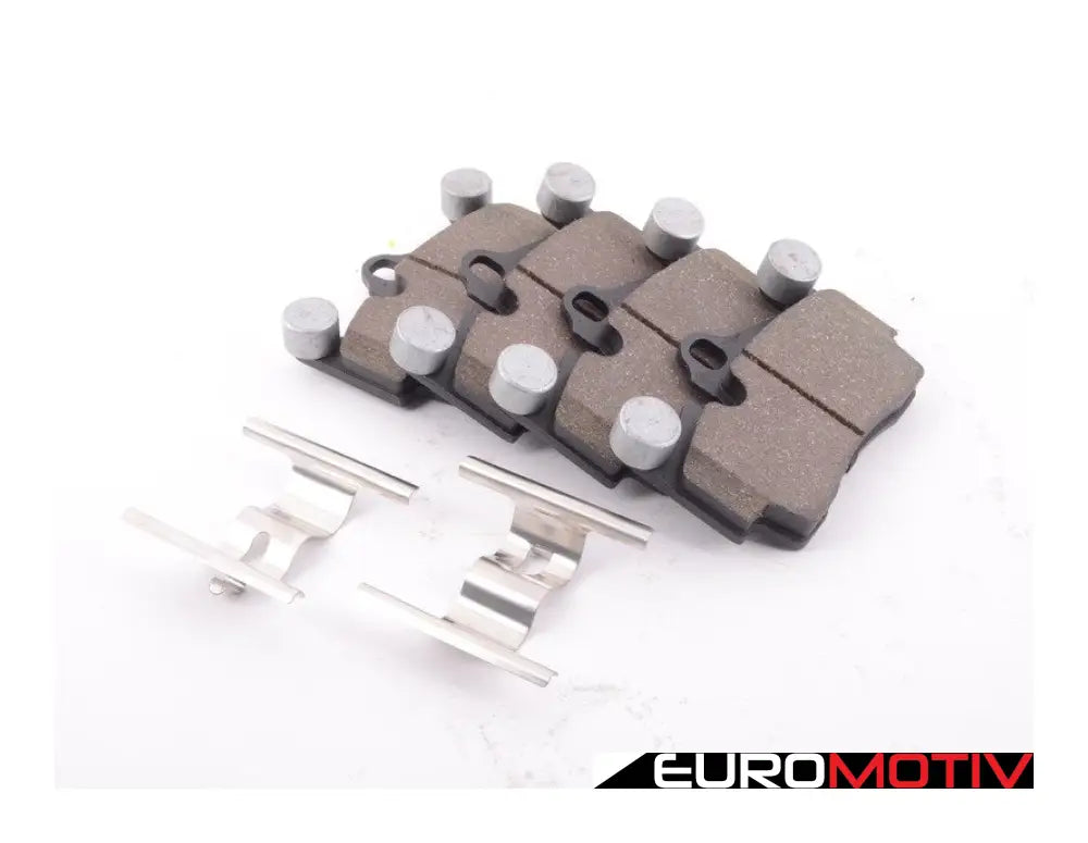 Rear Premium Ceramic Brake Pad Set