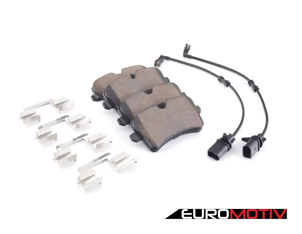 Rear Premium Ceramic Brake Pad Set